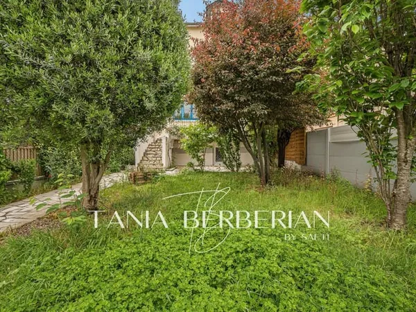 Grande maison de 251m² (160m² carrez) avec jardin, terrasse, g