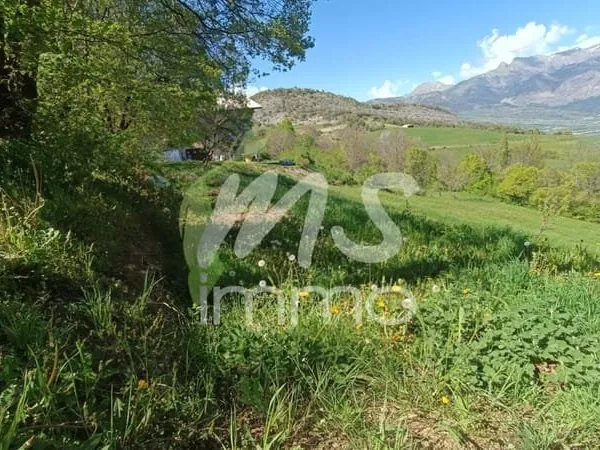 Terrain de 2458 m² - AVANCON