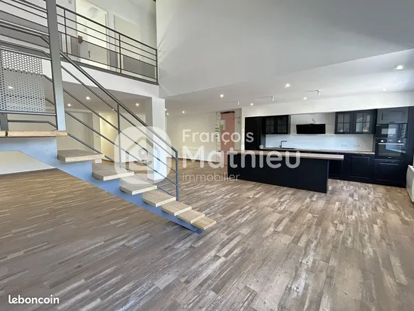 Appartement 6 pièces 196 m²