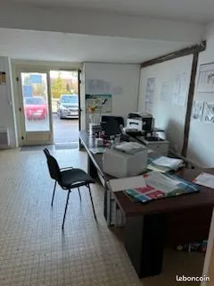 Local commercial Boutique Cabinet profession libérale Entrepôt Bureau Stockage 75M2