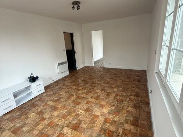 Appartement rez de chaussée plein centre Ourville en caux