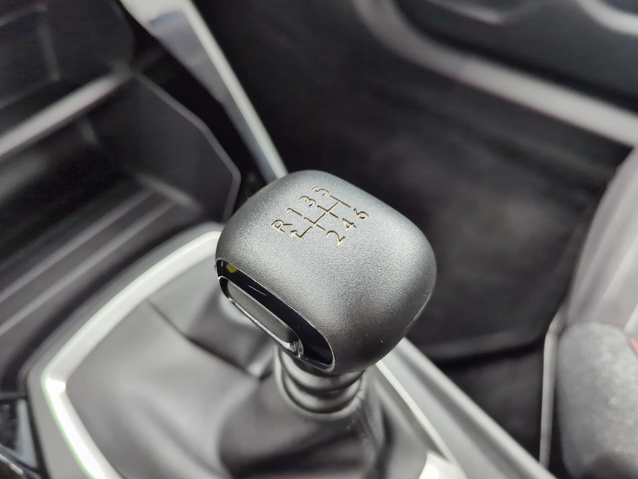Peugeot 2008 puretech 100 s&s bvm6 active pack — photo 25