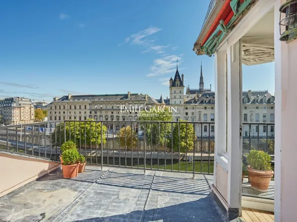 A vendre - appartement duplex - 126 m² - Terrasse - Paris - 75006 - Quai des Grands Augustins