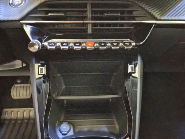 Peugeot 2008 electrique 136 ch — photo 2