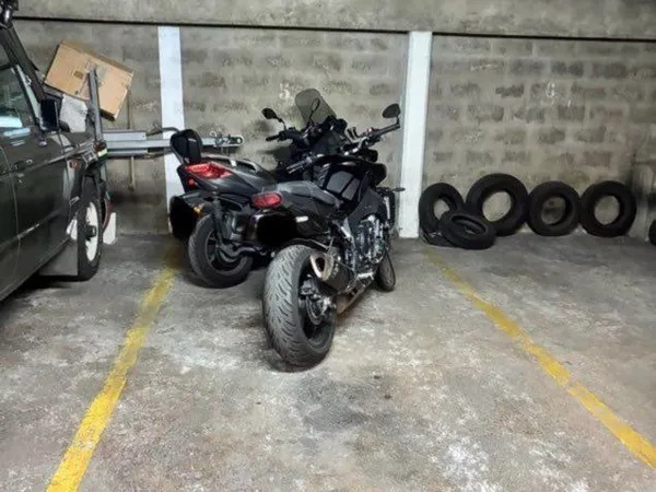 Parking location moto / scooter
