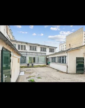 Local d'activité 321 m²