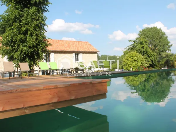 longère exploité en chambre d'hôte et gite, piscine naturelle, bassin a poisson, charme de l'ancien,