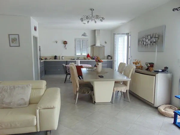 Au 31290 Grande maison avec piscine