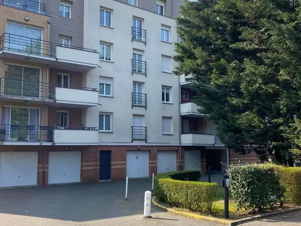 T2 44m2 résidence sécurisée balcon parking ascenseur