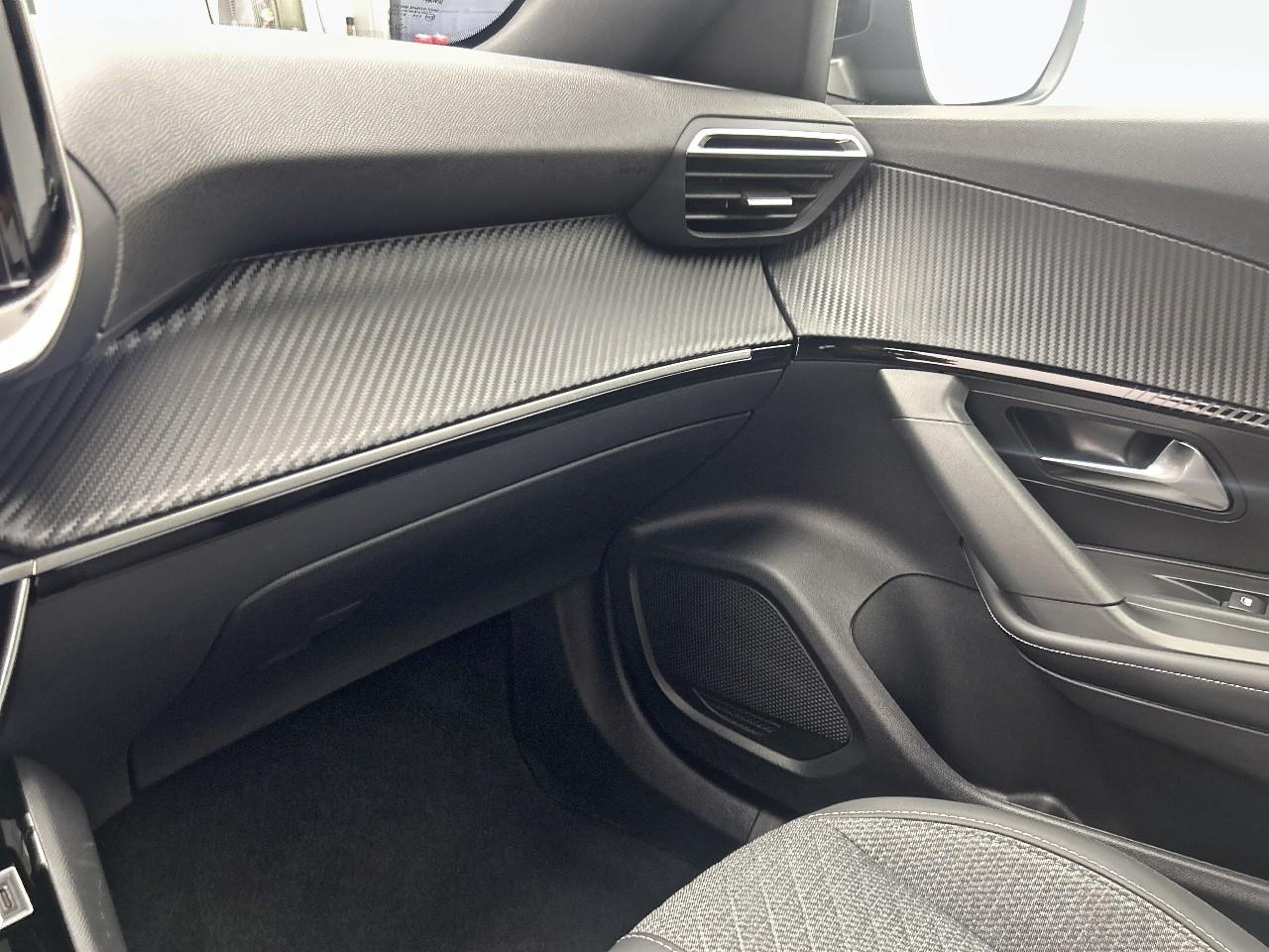 Peugeot 2008 130 s&s eat8 allure — photo 31