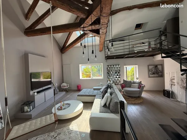 Rare : grange rénovée façon loft, charpente apparente, piscine et vue Belledonne