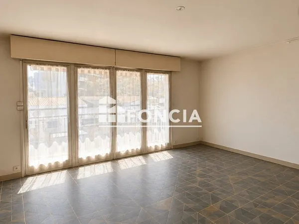 Parc Bordelais / Primerose : 79 m² traversants, 2 balcons, exposition sud et fort potentiel de valor