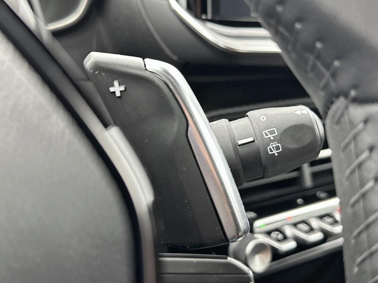 Peugeot 2008 hybrid 145 e-dcs6 style — photo 18