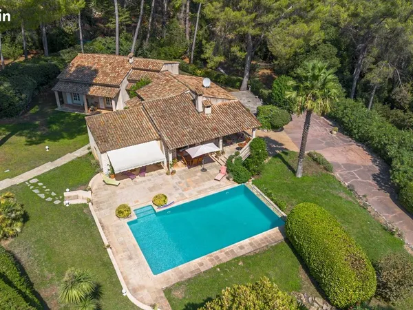 Villa 6 pièces 280 m²