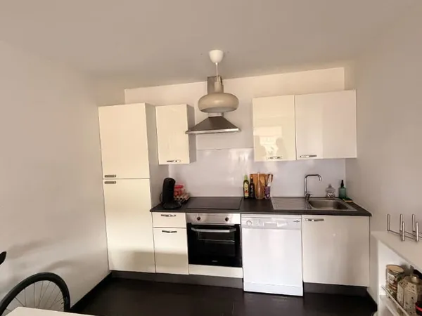 REIMS rue Saint Brice Type 2 avec balcon et parking