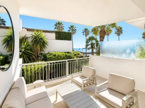 CANNES PALM BEACH — FRONT DE MER