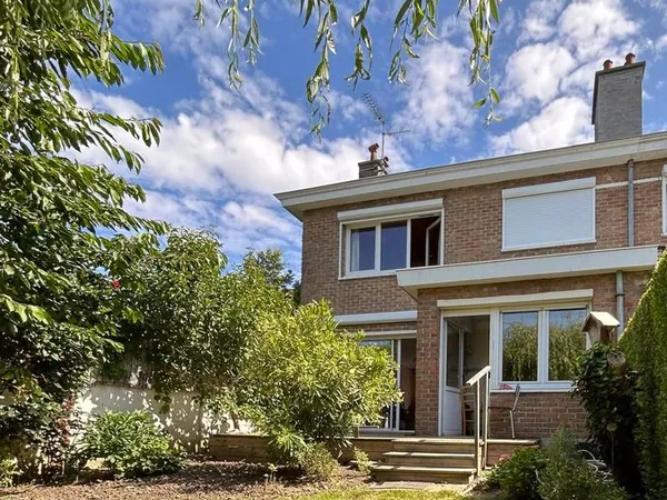 A vendre, charmante maison située à Croix mairie dans un quartier calme