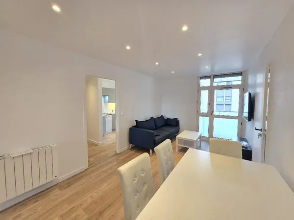Appartement type 5 entièrement meublé de 80.56 m2 hab. 69600