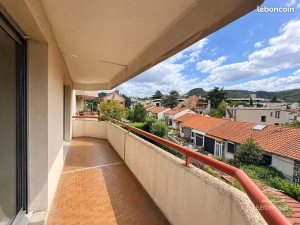 Chamalières, T2 à rénover avec balcon et garage
