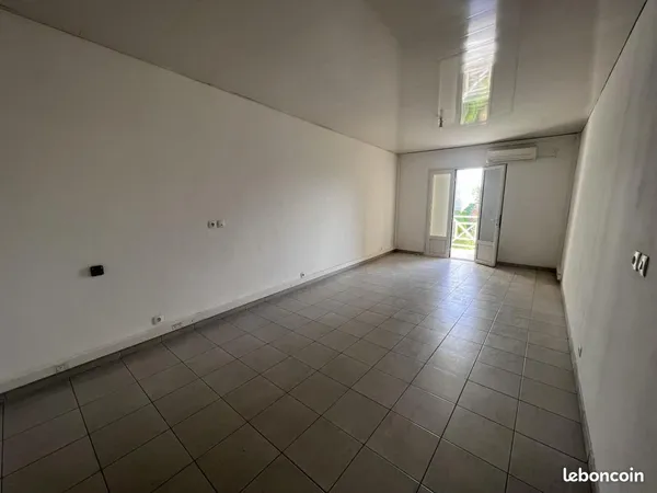 Bureau 50 m²