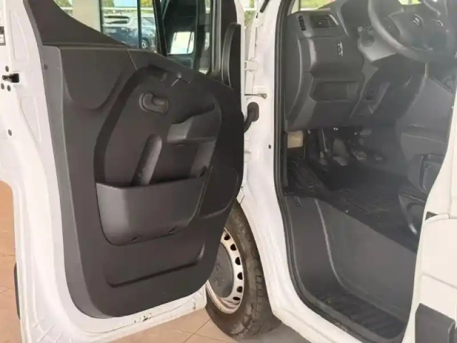 Renault Master fg f3500 l2h2 2.3 blue dci 135ch confort euro6e (17499?ht) — photo 15