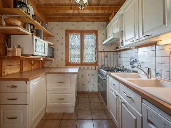 Belle propriété avec une cascade située sur les hauteurs de VERCHAIX.