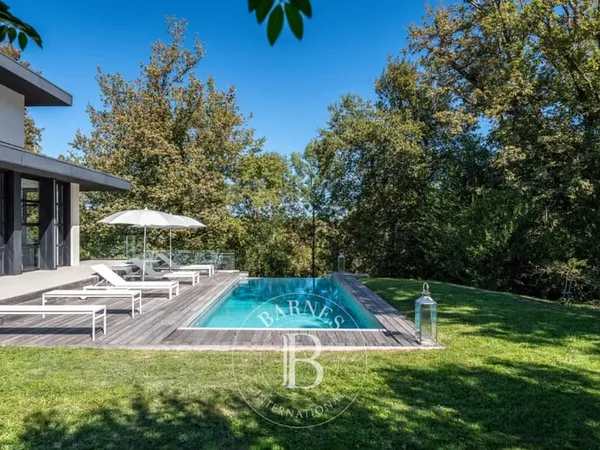 Maison d'architecte 315 m² - piscine et parc de 6647 m² - centre ville