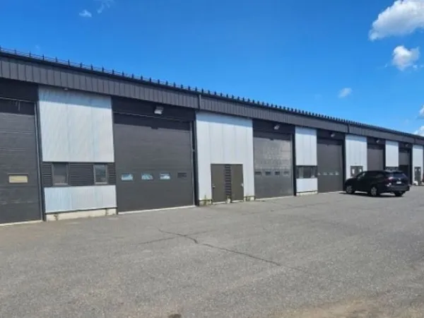 LOCAL D'ACTIVITÉ NEUF 150 m² + MEZZANINE 50 m² - VAL-DE-VIRIEU - 1 150€ HT/mois