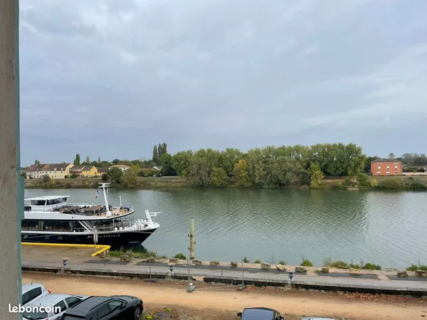 Maison de ville sur quai de Saône