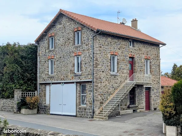 Grande maison en pierre