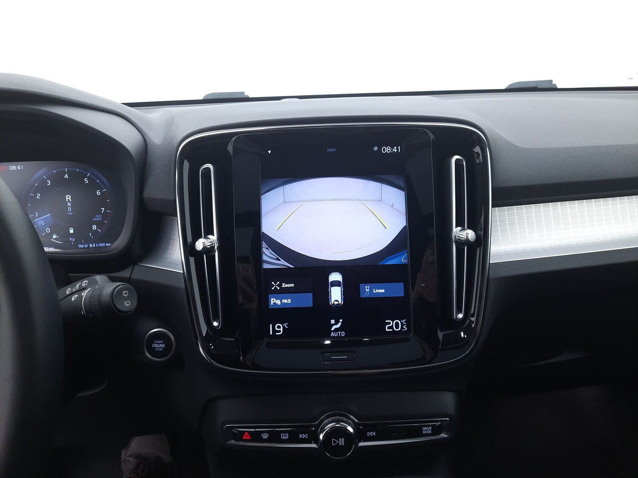Volvo XC40 — photo 10