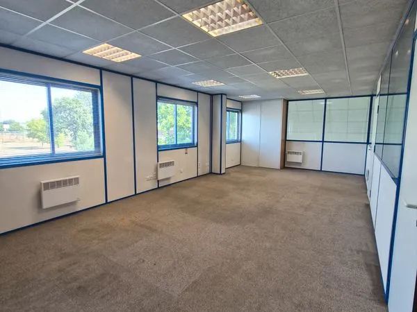 Local professionnel / bureaux 101 m² - pinsaguel - parking