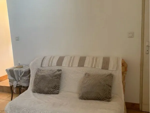 Studio meublé libre