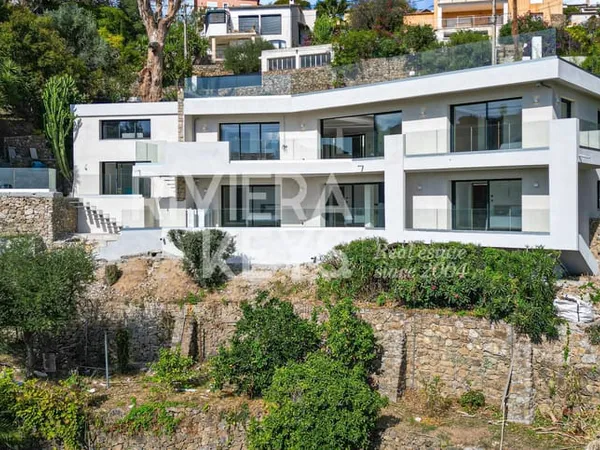 GOLFE-JUAN : Villa contemporaine avec vue mer panoramique