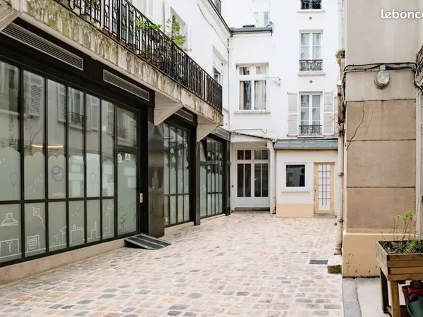 Exceptionnel local commercial rénové de 56 m² - Paris 10e (Rue Chaudron / proche gare du Nord)