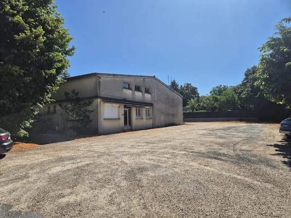Entrepôt de 495 m2 viabilisé sur 3 390 m2