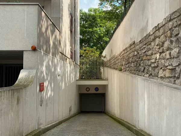 Place de parking sécurisée - Paris 20e - Accès facile