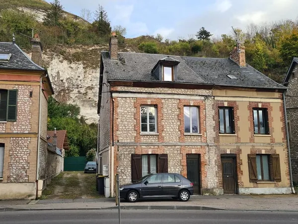 Baisse de prix : Les Andelys - Immeuble de rapport de 3 logements dont 2 loués pour une rentabilité 