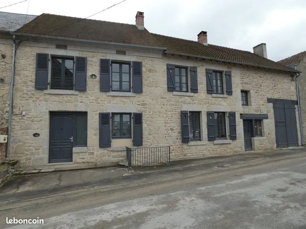 Très belle maison en pierres entièrement rénovée, jardin attenant