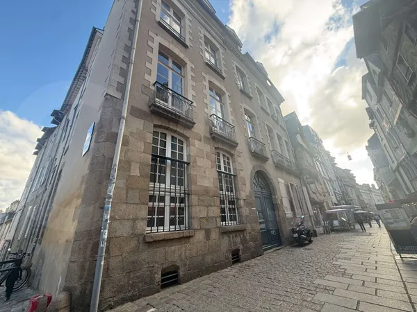 Vente bureau aménagé et cloisonné à Rennes centre
