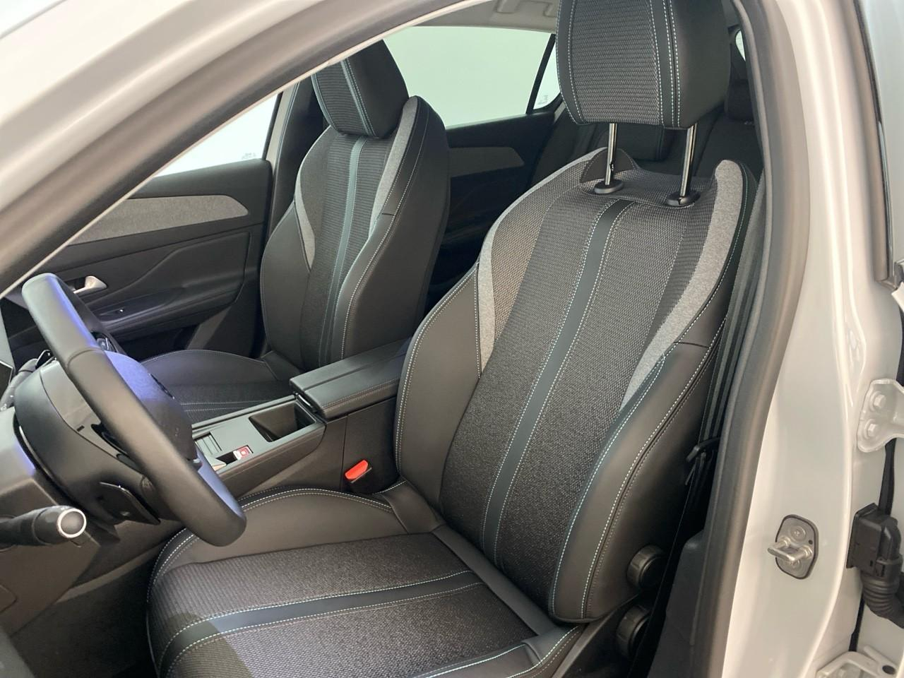 Peugeot 308 hybrid 145 e-dcs6 allure — photo 9