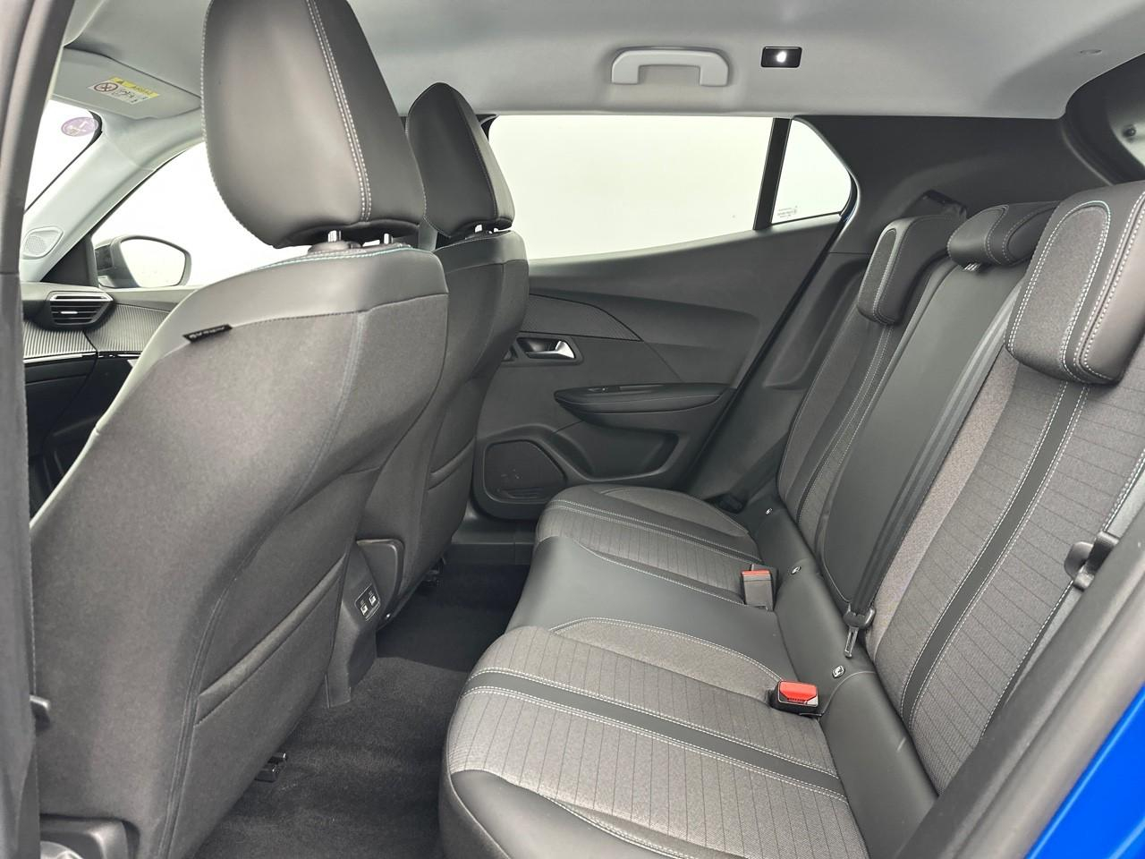 Peugeot 2008 puretech 130 s&s eat8 allure — photo 12