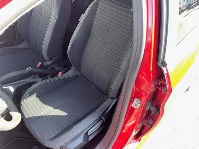 Peugeot 208 puretech 100 s&amp;s bvm6 — photo 19