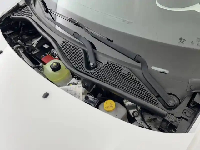 Renault Twingo iii e-tech — photo 35