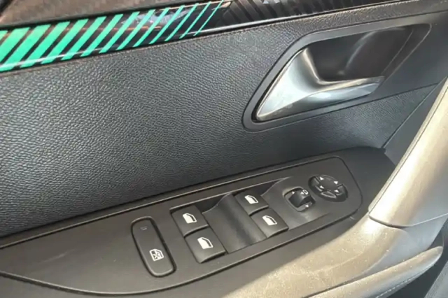 Peugeot 2008 puretech 130 s&amp;s eat8 — photo 58