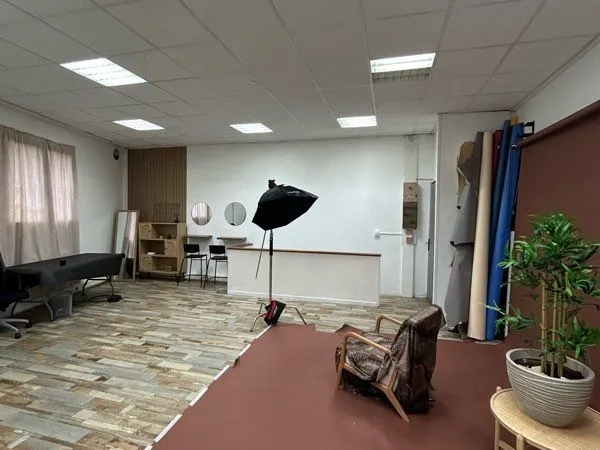 Local / bureau 90m2 sur 2 niveaux refait à neuf