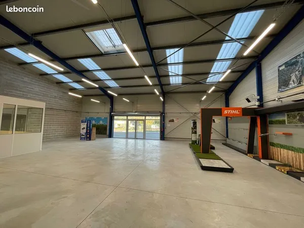 Local commercial 300 m²