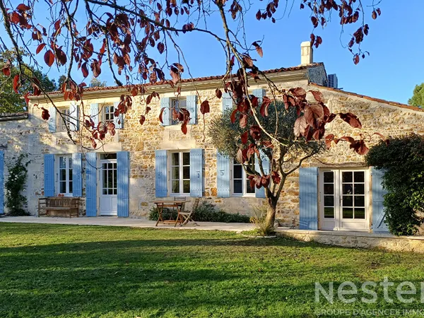 Charme Authentique d'une Maison Charentaise à Corme Royal