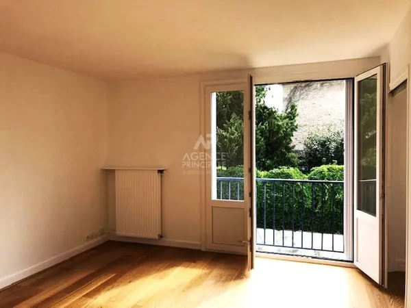 Versailles Ermitage Appartement 4pièces 66.56 m² carrez situé au 1er étage avec grenier et parking
