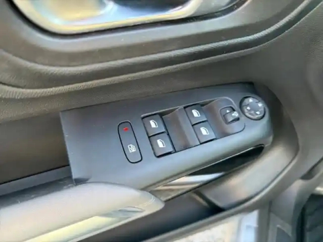 Citroën C5 Aircross hybrid 225ch shine pack e-eat8 — photo 12